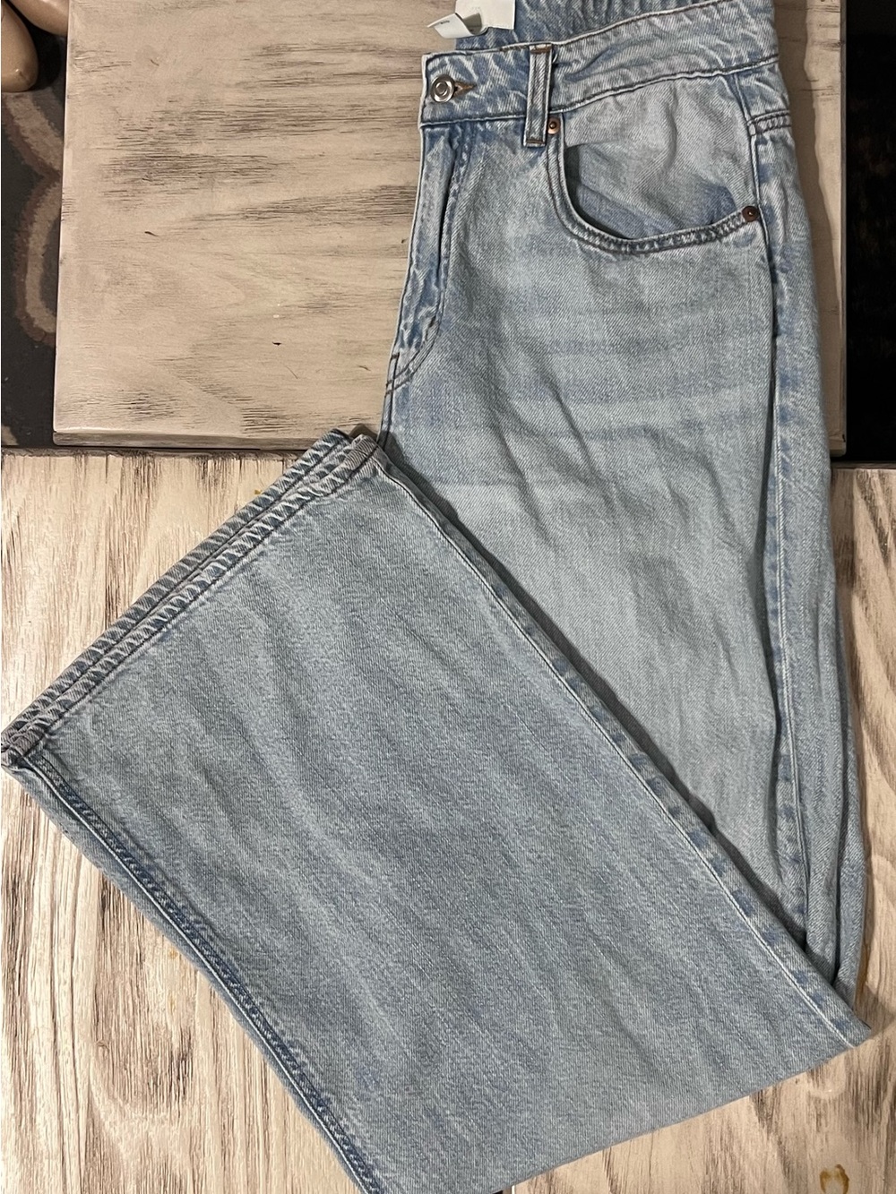 H&M Women’s Size 10 Light Wash 100% Cotton Straight Leg Jeans